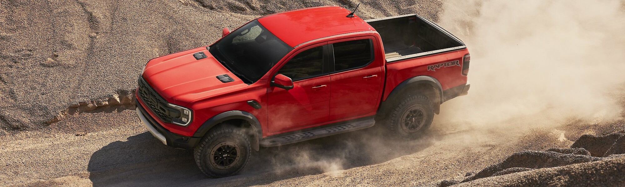 Ford Ranger Raptor halad a sivatagban