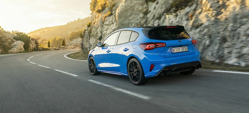 Ford Focus ST Azure halad az úton