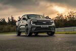 Ford Ranger MS-RT áll a versenypályán