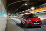 Ford Puma halad az alagútban
