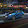Kék Ford Puma halad az éjszakai városban