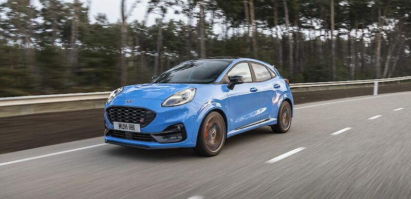 Ford Puma ST halad az úton